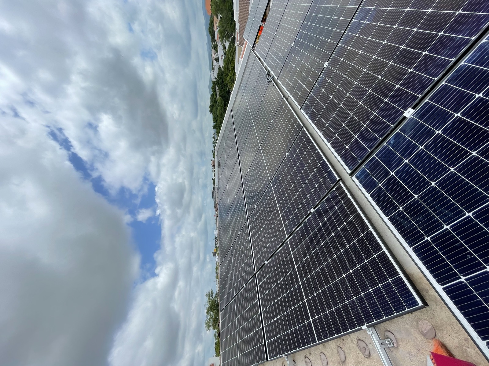 Paneles solares en local comercial en Guadalajara